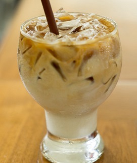 bourbon crunch iced latte with straw